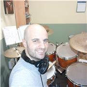 Profesor titulado en Rockschool ofrezco clases particulares en Logroño de Batería, Cajón flamenco, Congas, Djembe y Darbuka